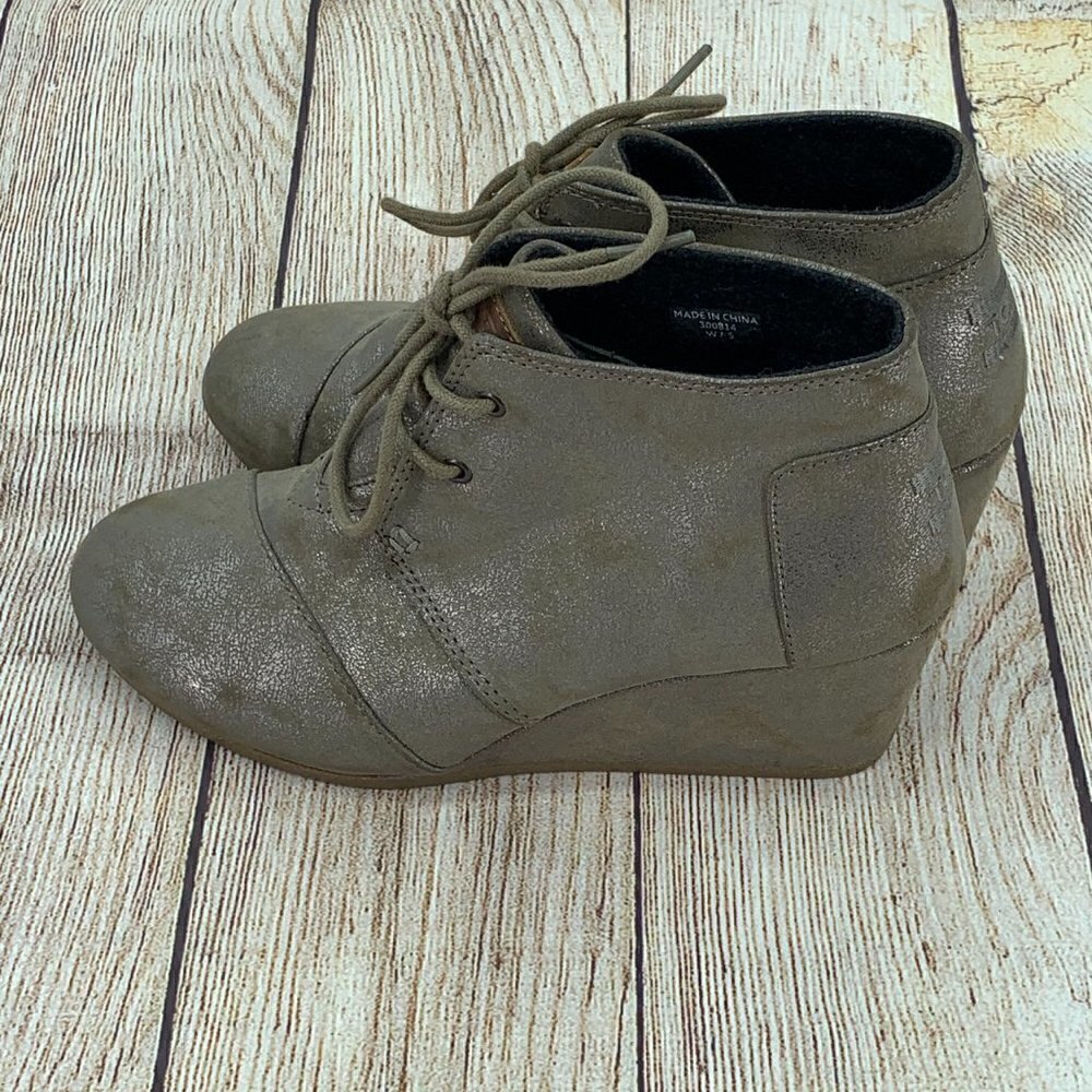 Toms Beige w/ Silver Metallic Overlay Wedges - Picture 2 of 10